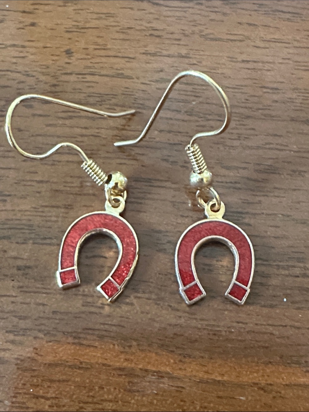 Vintage 70s Red Enamel Paint & Gold Tone Horseshoe Dangle Earrings